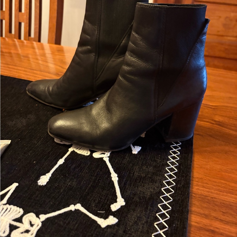2- Black Leather Ankle Boots booties Franco Sarto
